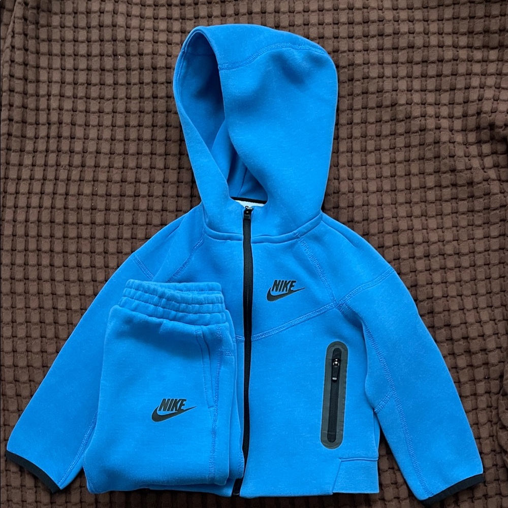 Nike Tech Vibrant Blue Tracksuit with Black Accents
